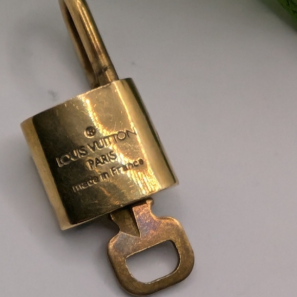 LV Louis Vuitton lock and key set number 307 - Picture 7 of 7